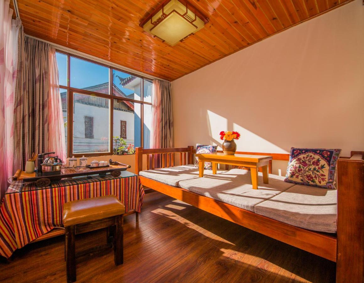 Lijiang Rongyi Homestay Luaran gambar